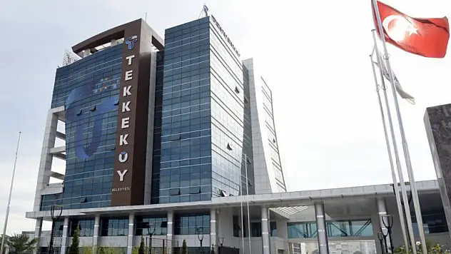 Tekkeköy belediyesinde skandallar bitmek bitmiyor Gazeteciye yumruklu saldırı!