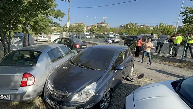 Tırın çarptığı otomobil site bahçesine uçtu