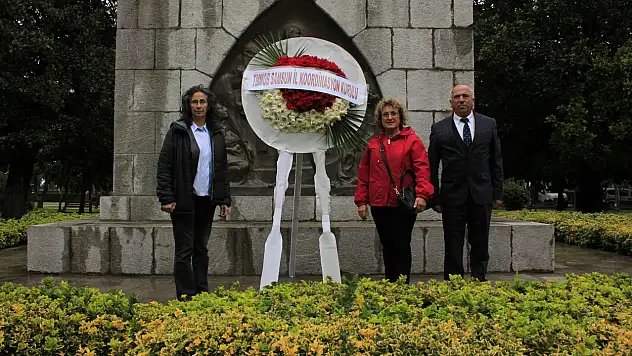 TMMOB'den Onur Anıtı'nda Anlamlı Tören