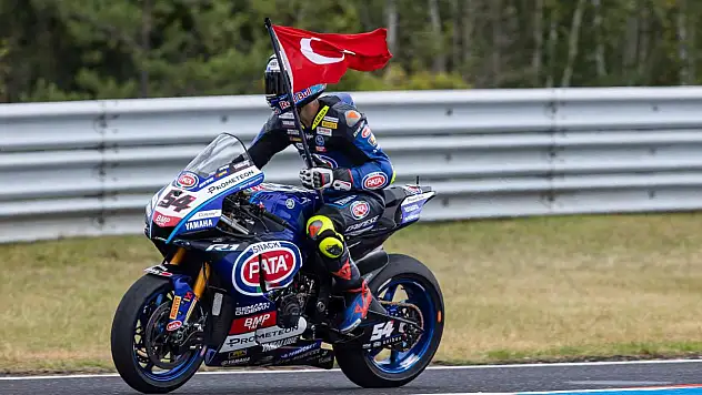 Toprak Razgatlıoğlu, İspanya'da cumartesi günü 3'üncü dünya şampiyonluğunu ilan edebilir