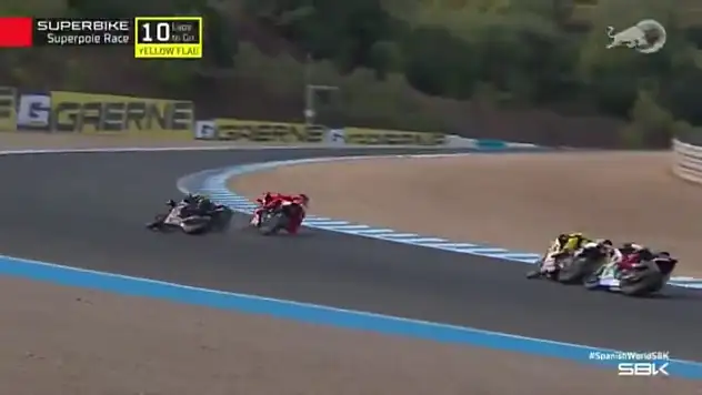 Toprak Razgatlıoğlu, Superpole'de rakibinin çarpması sonucu yarışı tamamlayamadı