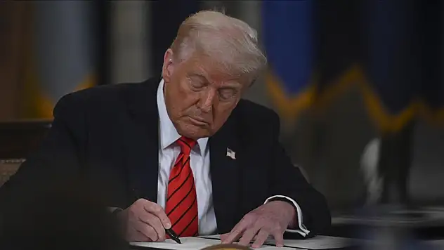 Trump, 901 milyar dolarlık bütçe imzaladı