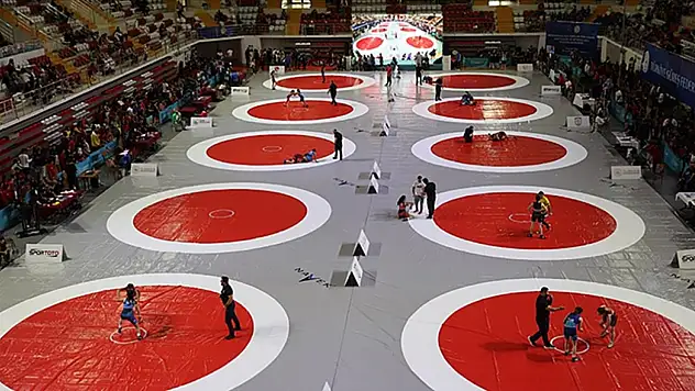 Türk güreşinde tarihi hamleler