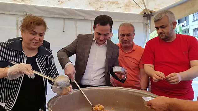 Türk Kızılay'dan aşure ikramı