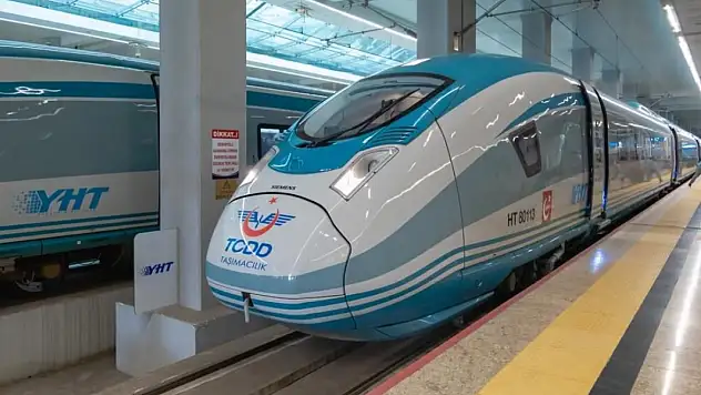 Türkiye'de Yüksek Hızlı Tren Kısa Mesafeli Uçuşların Yerini Alacak mı? Seyahat Edenleri 2025'te Neler Bekliyor?