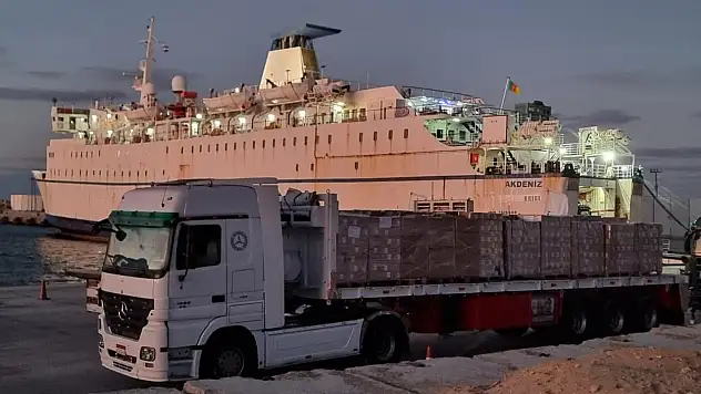 Türkiye'den 25 insani yardım tırı Gazze'ye hareket etti