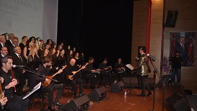 Türkiye'm Halk Müziği Konseri sahnede