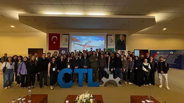 TUSAŞ baş test pilotundan öğrencilere 'gökyüzü dersleri'