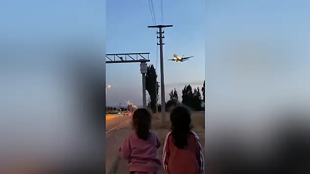 Uçakları izleyen çocuklar: 'Baba, sen çok iyi bir babasın'