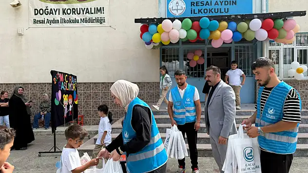 Ülkü Ocakları'ndan miniklere destek