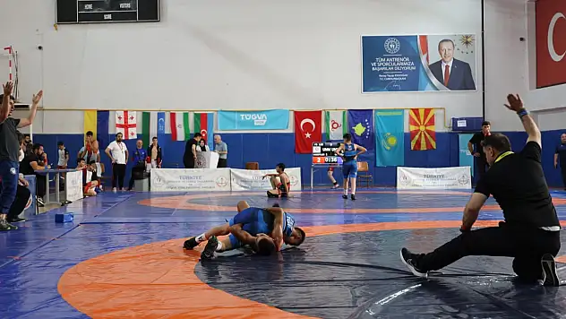 Uluslararası güreş turnuvası gerçekleşti