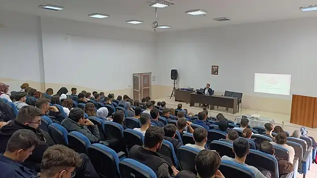 Üniversite öğrencilerine evlilik öncesi eğitim verildi