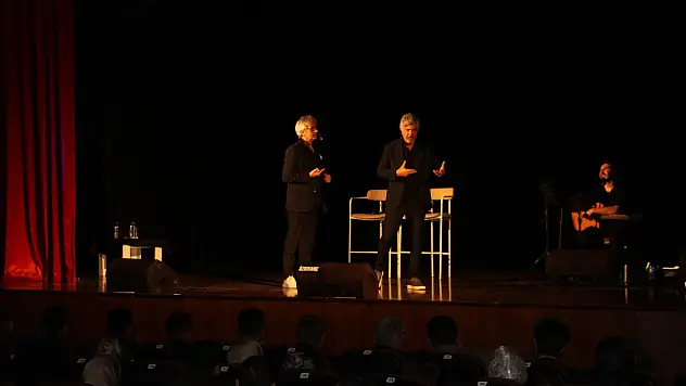 Uygur Kardeşlerden Çarşamba'da Kahkaha Dolu Gece