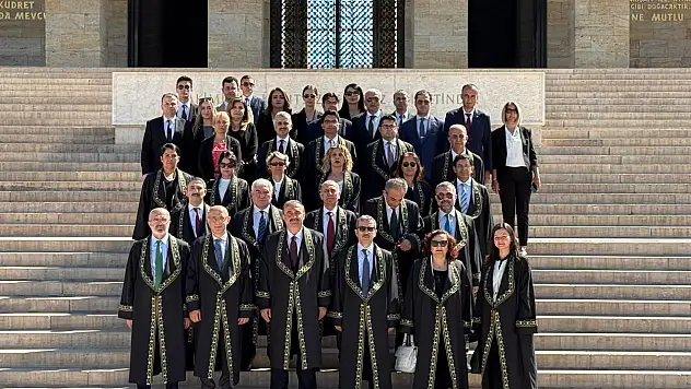 Uyuşmazlık Mahkemesi yıl dönümünde Anıtkabir'i ziyaret
