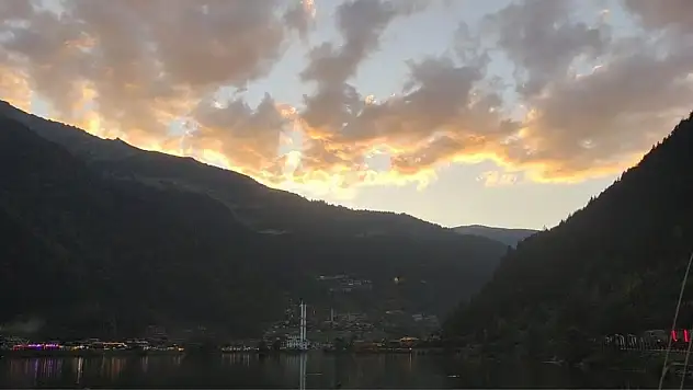 Uzungöl'de bulutlar dağ zirvelerinde dans ediyor