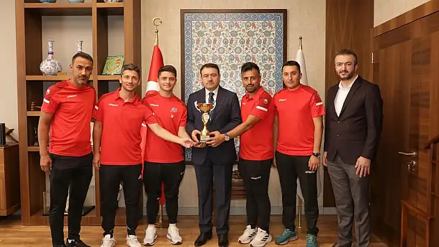 Vali Işın Ayak Tenisi Takımını ağırladı