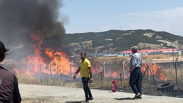 Vatandaşların erken müdahalesi ile yangın büyümeden söndürüldü