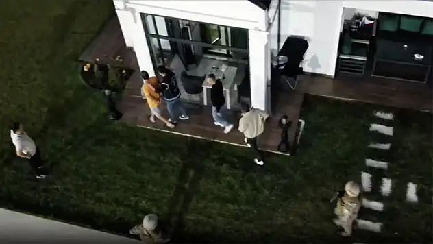 Vatandaşlık sağlayan suç örgütü çökertildi