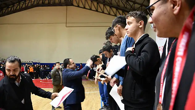 Vezirköprü'de 400 sporcuya madalya ve kupa