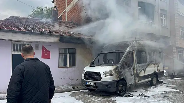 Vezirköprü'de minibüs yangını