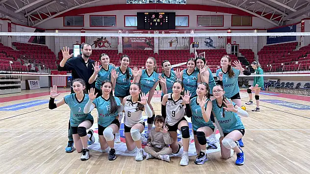 Vezirköprülü voleybolcular finalde
