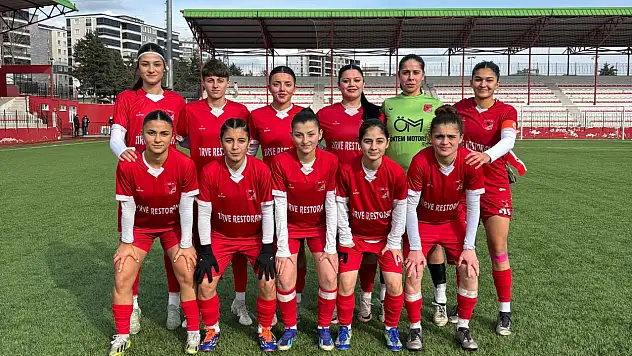 YAB-PA kadınları şampiyonluk yolunda hız kesmedi