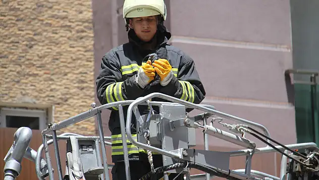 Yaban güvercini itfaiye ekipleri tarafından kurtarıldı