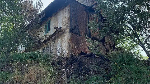 Yangında ahşap evi zarar gören kadına yardım eli uzandı