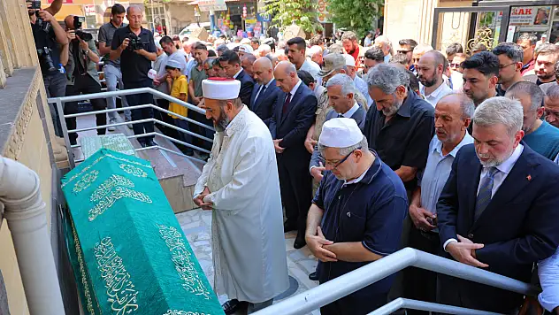 Yangında ölen anne ve 3,5 aylık oğlu toprağa verildi