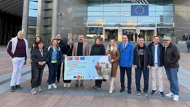 Yaşlıların dijital okuryazarlığını güçlendirmek için önemli adım