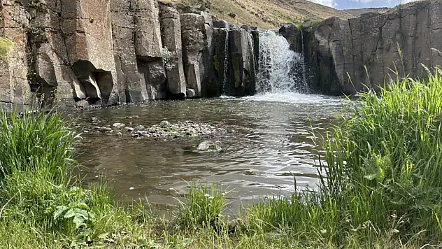 Yıldızlı Şelalesi doğasıyla kendine hayran bırakıyor