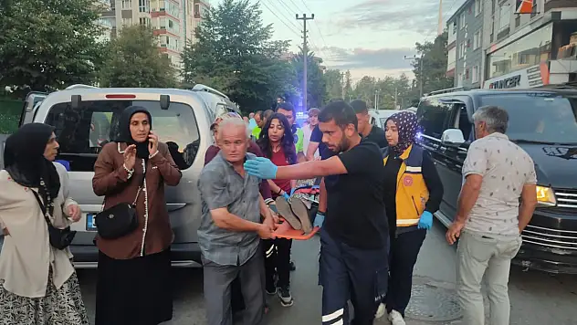 Yolun Karşısına Geçmek İsteyen Kadına Araç Çarptı