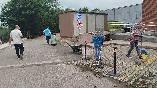 Yükümlüler cezaların temizlik yaparak çekiyor