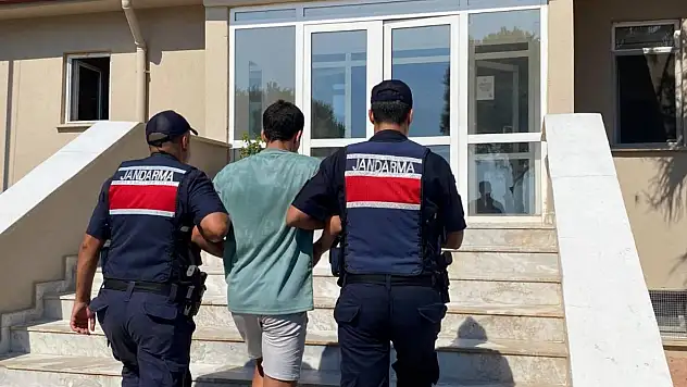 Yunanistan'a yüzerek geçmek istedi