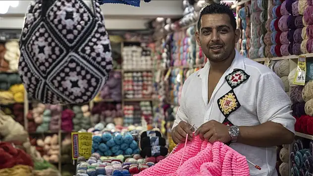 Yüncü Damat el emeği örgülerini defilede sergilemek istiyor