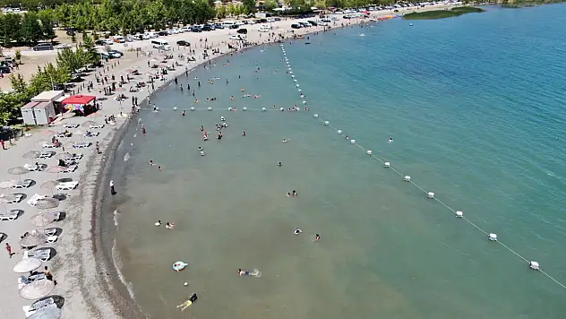 Yüzerken kalp krizi geçirdi