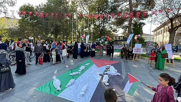 Yüzlerce kişi Gazze için yürüdü