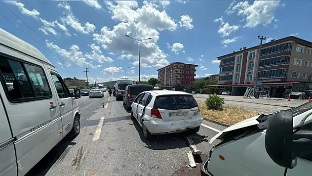 Zincirleme Kazada 2 Yaralı