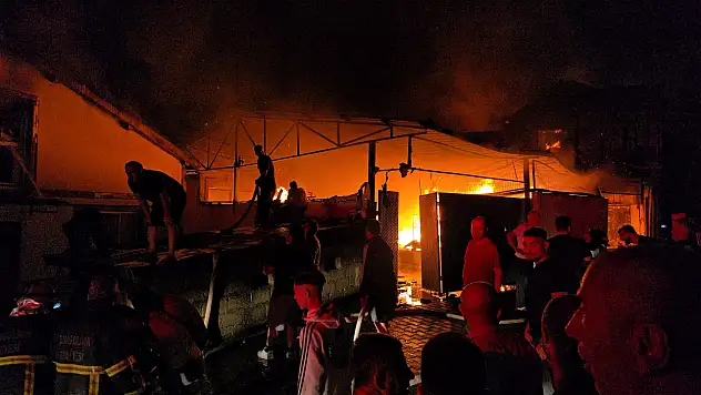 Zonguldak'ta patlama sonrası çıkan yangın 4 evi küle çevirdi