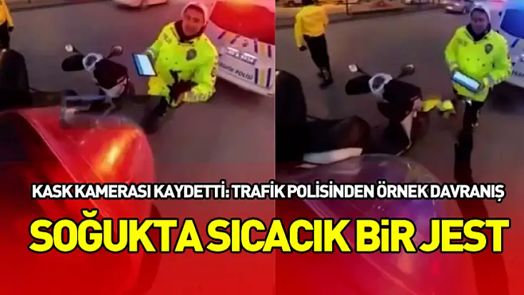 Trafik Polisi, Üşüyen Kuryeye Elini Uzattı