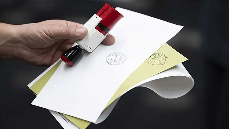 Türkiye yarın sandık başına gidecek