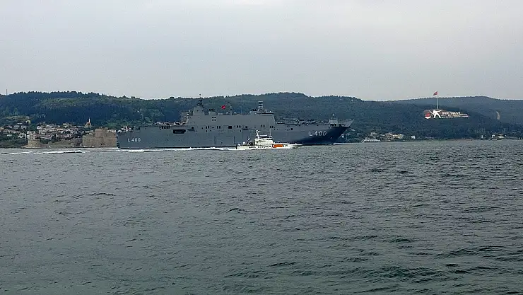 'TCG Anadolu' Çanakkale Boğazı'ndan geçti