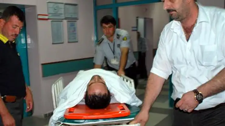 Otomobil ile motosiklet çarpıştı