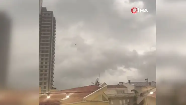 Ankara'da fırtına çatıları uçurdu