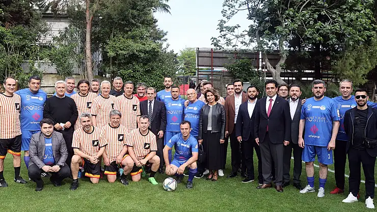 Galatasaray veteranları ile Azerbaycanlı spor yazarları dostluk maçında karşılaştı