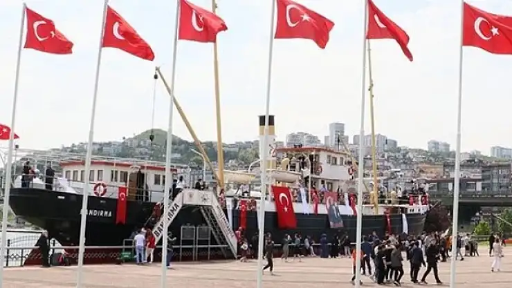 Bandırma Gemi Müzesi ziyaretçilerine '19 Mayıs' sürecini gösteriyor