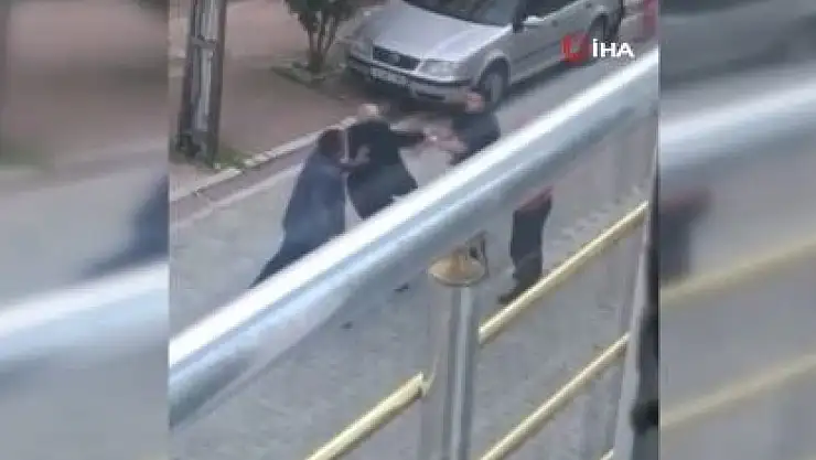 Park kavgasında sokak adeta boks ringine döndü