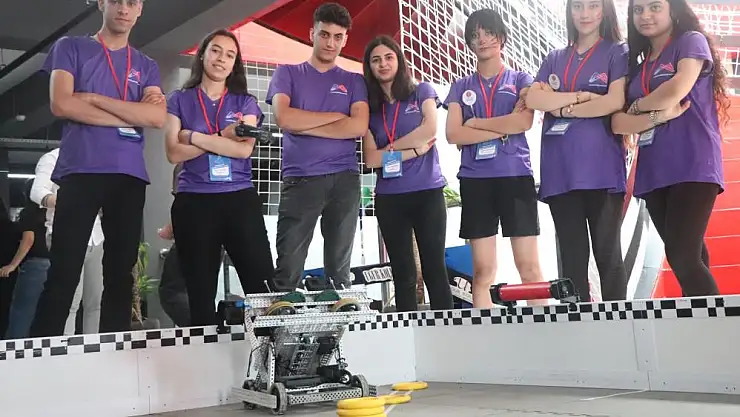 Mersin Büyükşehir Belediyesi Robotics takımı 'Vex Robotıcs' turnuvasına katıldı