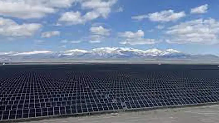 Güneş enerjisi yatırımları bu yıl ilk kez petrol üretimi harcamalarını geride bırakacak