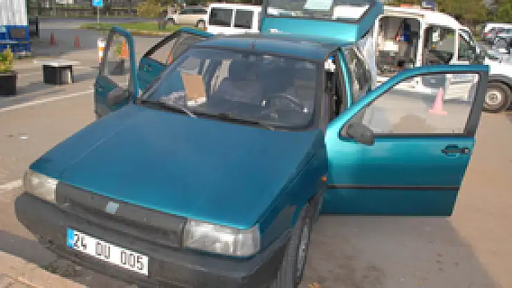 Polis aracını alıp kaçarken yakalandılar